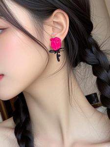 Sweet Cool Spicy Girl Rose Flower 3D Earrings Womens Elegant Ear Jewelry Popular 2024 New Style Fashionable Ear Decorations