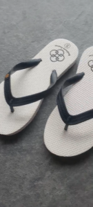 dép xỏ ngón size từ 35 dến 39 có nhiều màu chất liệu cao su quai dẻo mềm mang êm chân siêu bền đế chống trơn trượt tiện lợi đi chơi đi dạo phố.