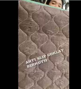 Sajadah Kiswah Tebal Lembut Sajadah Turki Sejadah Tebal 70x110cm//HARGA PROMO//COD BAYAR DI TEMPAT BERAGAM MOTIF BERBAHAN HALUS DAN TEBAL .