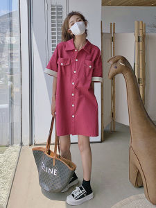 ชุดเดรสคอโปโลสีชมพูอ่อนสำหรับผู้หญิง ฤดูร้อน 2025 ทรงหลวม กระโปรงทรงเอ แขนสั้น สไตล์เกาหลี ทรงเข้ารูป เดรสยาวปานกลาง