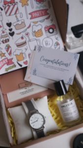 Hampers Box Aesthetic Hadiah Kado Ulang Tahun Untuk Cewek Wisuda Kelulusan Pernikahan Dompet Wanita