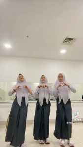 Baju Putih Lengan Panjang Untuk Sekolah SMP & SMA