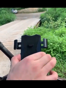 ที่วางโทรศัพท์ ที่ยึดโทรศัพท์มอเตอร์ไซค์ อัพเกรด แท่นยึดโทรศัพท์กับจักรยานและมอเตอร์ไซค์ ล็อคอัตโนมัติ แข็งแรงไม่หลุด หมุนได้ 360 องศา รุ่น N1N2