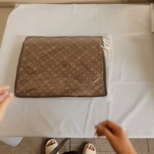 เบาะรองนั่งน้องหมา สําหรับ รถยนตร์ กันน้ํา ขนาด : 40 * 30 * 25cm สี: สีดํา สีน้ําเงิน สีน้ําตาล * กันน้ําเช็ดทําความสะอาดง่าย วัสดุ : researchone