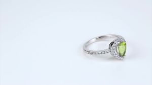 JewelryPalace Pear Natural Peridot 925 Sterling Silver Halo Pendant Necklace for Women Fashion Gemstone Jewelry Wedding Gift