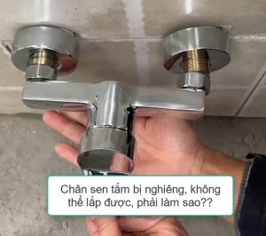 01 Phụ kiện chân sen vòi tắm nóng lạnh thông minh vừa chỉnh lệch tâm vừa chỉnh độ nghiêng