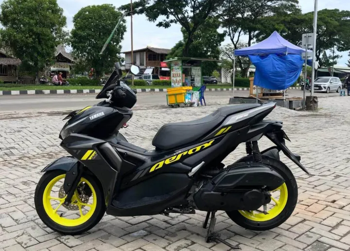 STIKER%20STRIPING%20MOTOR%20AEROX%20155%20VVA%202021%20ABU%20KUNING%20-%20Image%204