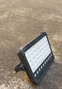 ไฟสปอร์ตไลท์ กันน้ำIP66 โซล่าเซลล์ชาร์จ USB ชาร์จแบตมือถือ ตัวเครื่องกันน้ำ  เเข็งเเรง ใช้ทน ใช้สะดวก พกพาไฟฉายฉุกเฉิน KT853