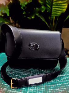 Tas selempang hitam pramugari wanita formal maskapai