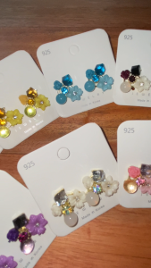 Anting Stud Bunga Permata Berkilau – Floral Gem Glow Earrings A327
