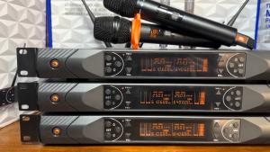 Micro Không Dây JB KMC18 Tần Sóng UHF - Đầu Micro Lọc Tiếng Chuẩn Chất Âm Chân Thực -Sóng Xa Thiết Kế Sang Trọng.