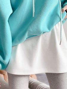 เสื้อสเวตเตอร์ฮู้ดแขนยาวผู้หญิงฤดูหนาว เสื้อชั้นในลายสก็อตสีพื้น กระโปรงสั้นทรงเอ ชุดทำงานสไตล์เกาหลี ชุดทำงานลำลอง