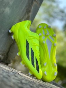 รองเท้าฟุตบอล รองเท้ากีฬา สินค้าตรงปก100%ฟรีกล่องดันทรงถุงผ้า สินค้าใช้เวลาเดินทาง 2-3 วันถึง สวมใส่ไม่ได้ยินดีเปลี่ยนไซส์กับทางร้านได้ค่ะ