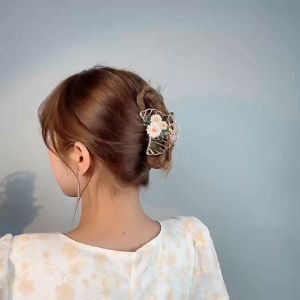 JEPITAN RAMBUT BESI HURUF D UKURAN SEDANG PREMIUM