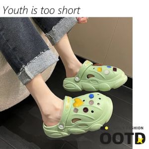 QZshop สินค้าใหม่🏆รองเท้าแบบสวม รองเท้าหัวโตรัดส้นทรงสวยมากแม่งานพื้นดีพื้นนิ่มสุดๆสีสันสดใสสดุดตา แถมตัวติดไปให้แบบจุกๆๆ กันไปเลย งานนี้บอกเลย ไม่มีพลาดสุดๆ🧬