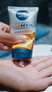 Facial Wash Sabun Pencuci Muka Nivea Men 100 Ml Deep Acne Oil Clear Himalayan Rock Salt Acne Defense Foam Magnolia Power Extra Bright ( Vitamin C & Hya Scrub Dark Spot Minimizer ) Mint Crystal ( Bright Oil Clear Mud Foam Pore Minimizing Scrub Foam )