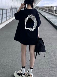 พลัสไซส์ สีดำ เสื้อยืดพิมพ์ลายเรขาคณิต หลวม Fit สตรีทสไตล์ เสื้อยืดแขนสั้นสําหรับคู่รัก ฤดูร้อน ผ้าฝ้าย Crewneck เสื้อท่อนบน