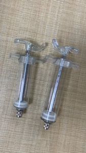 PVC Injector Heavy Duty Injector 10/20/50/100 ML Veterinary Injector with Dosage Lock for Pig Cow Goat Dog Birds Animals