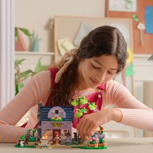 LEGO Friends 42669 Beekeepers House and Flower Garden (1161 Pieces) Mainan Anak Perempuan Building Block Toys