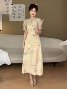 ชุดเดรสยาวลายดอกไม้สไตล์จีนใหม่ฤดูร้อน 2025 สำหรับผู้หญิง ชุดเดรสยาวทรงเอคอวีแขนสั้น กระโปรงทรงเอ ชุดเดรสยาว