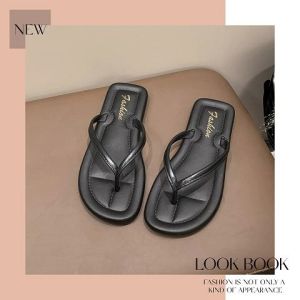 LHMonday  ฮอตฮิต รองเท้าหูหนีบเเฟชั่น เบาสบาย ราคาถูก ลุคไหนก็เอาอยู่ เเมทช์โทนสีได้ดูดีมากนะเเกร หากสนใจรีบสั่งซื้อมาเลยน้า