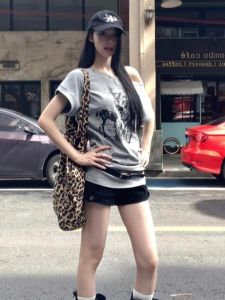 Áo Thun Cotton Cổ Chéo in Họa Tiết Phong Cách Retro Dành Cho Nữ Mùa Hè Thiết Kế Ôm Vừa Vặn Đa Năng Áo Thun Cotton Tay Ngắn