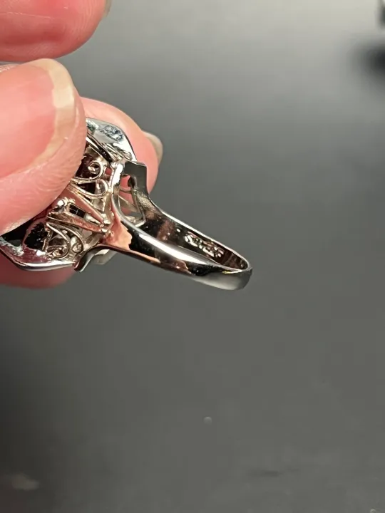 Nh%E1%BA%ABn%20m%E1%BA%B7t%20ng%E1%BB%8Dc%20h%E1%BB%93ng%20l%E1%BB%B1u%20h%C3%ACnh%20ch%E1%BB%AF%20nh%E1%BA%ADt,%20khung%20kh%E1%BA%AFc%20silver,%20ni%206,5-7,%20h%C3%A0ng%20si%20nh%E1%BA%ADt%20%C4%91%E1%BB%99%20m%E1%BB%9Bi%2098%25%20-%20Image%204