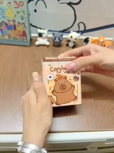 Quạt sạc cầm tay mini Capybara " Mini Fan" có kèm dây treo nhỏ gọn dễ thương tiện lợi dễ sử dụng cho bé