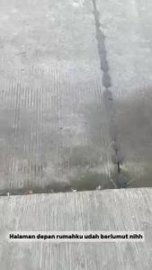 "Miss Clean Pembersih Sodium Hydroxide 300ml - Cairan Pembersih Kimia Serbaguna untuk Cuci Piring Kerak dan Lemak Membandel - Aman dan Efektif untuk Dapur Kamar Mandi dan Peralatan Rumah Tangga - Banyak Dicari di Marketplace!"