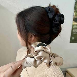 French Fashion Versatile Shiny Pleated Fabric Claw Clip Popular Large Size Hair Clip for Back of Head Bun Shark Clamp