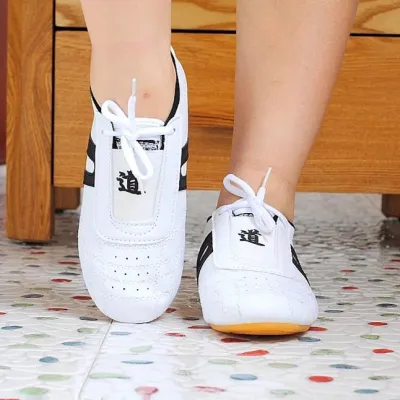 Adult And Kids Taekwondo Shoes Breathable Anti-Slip Cowhide Sole Mens Model Comfortable Sports Fitness Martial Arts Fighting