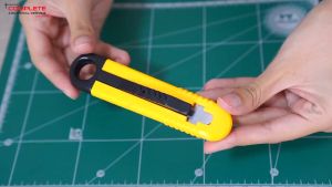 1 เเถม 1 มีจำนวนจำกัด - มีดคัตเตอร์เซฟตี้ แบบสปริงดึงใบกลับอัตโนมัติ