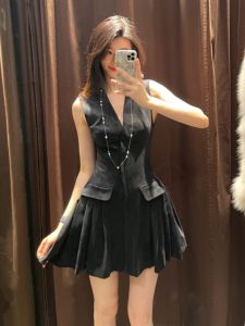 Black Velvet V-neck Waist-cinched Sleeveless Pleated Vest Dress Luxury Sensation Autumn Winter Short Size Womens Dress