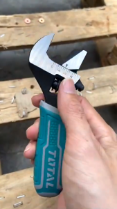 Cờ lê điều chỉnh 2IN1 TOTAL THT1016S size 156mm có thể thay đổi mỏ lết và mỏ lết răng thép CR-V