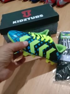 KIDZTUBS Sepatu Bola Anak Paket Komplit Sepatu Bola Tas Skin Deker Kaos Kaki Usia 6-10 Tahun Size 28 29 30 31 32 33 34 35 36 37 KDZ1400011425