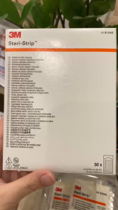 Miếng dán thay chỉ khâu da Steri-Strip R1546  6mm x 100mm (1/4IN x 4IN)