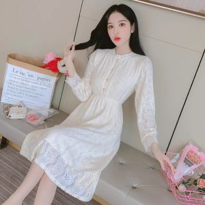 ชุดเดรสยาวลูกไม้หวานสำหรับผู้หญิง เอวยาง แขนยาว คอตั้ง สไตล์ฤดูใบไม้ร่วงและฤดูหนาว ชุดกระโปรงยาวทรงเอ