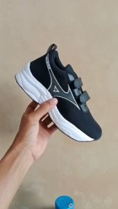 SEPATU NB/PAUD/TK/SD/SMP/SMA MODEL PEREKAT/VELCRO TERLARIS BUAT SEKOLAH