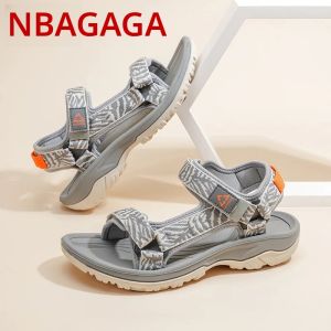 ผู้หญิงรองเท้าแตะกลางแจ้งแห้งเร็วฤดูร้อน EVA น้ําหนักเบาเดินป่าชายหาดรองเท้าเดินพร้อม Arch Support สายรัดปรับระดับได้