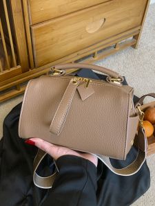 Fashionable Large Capacity Womens Crossbody Bag 2024 Trendy Spring Summer Boston Bag Versatile Single Shoulder Bag Handbag