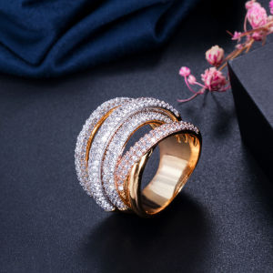 SEQUITO High Quality Yellow Gold Plting Dubai Lady Finger Jewelry Valuable Micro Paved Dazzling Tiny AAA CZ Crystal Stones Ring for Woman Ceremony Evening Party SR095