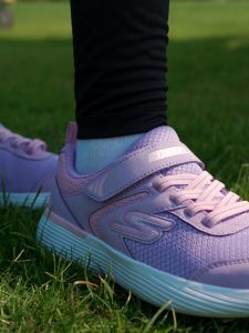 Skechers สเก็ตเชอร์ส รองเท้า เด็กผู้หญิง GOrun 400 V2 Shoes - 302537L-BKLV