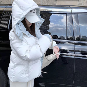 แจ็คเก็ตขนเป็ดฤดูหนาวใหม่สำหรับผู้หญิง ทรงหลวม สีบล็อก สีน้ำเงินและสีขาว ปกป้องลม แจ็คเก็ตขนเป็ดขนเป็ด 90% ปกโปโล แขนยาว