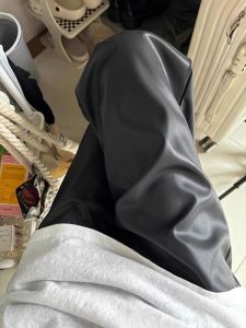 กางเกงขายาวทรงตรงผิวหนัง PU สีดำสไตล์ย้อนยุคแบบอเมริกัน กางเกงขายาวลำลองสำหรับผู้หญิง ฤดูใบไม้ร่วง/ฤดูหนาว กางเกงขายาวทรงสลิมฟิต