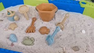 Childrens Beach Toy Car Set Seaside Toys Castle Bucket Sand Toys Stroller Digging Sand Playing Tools Outdoor Beach Car Bucket