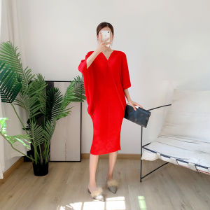 Women Pleated V‑Neck Mid‑Length Fishtail Skirt Niche Design Solid Color Elegant High Waist A‑Line Casual Party Midi Skirt Ys8297