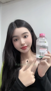 Nước làm sạch và tẩy trang dịu nhẹ sạch sâu dành cho da nhạy cảm Garnier Micellar Cleansing Water 400ml (nắp hồng)