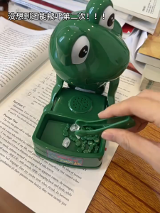 ของเล่นกัดนิ้ว กบกินถั่ว สร้างสรรค์ หลอกหลอน ปาร์ตี้ เกมโต้ตอบ ของเล่นคลายเครียด