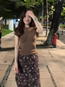 YUEZHONGWEI | Cafe Round Neck Short Sleeve T-Shirt Women Summer Slim Fit Unique Beautiful Short Style Commute Korean Version Breathable Moisture Wicking