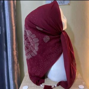 hijab segi empat premium/ hijab segi empat Ruby corn Payet jambul tasell mewah/hijab segi empat Ruby corn Payet Swarovski mewah size 110cm*110cm